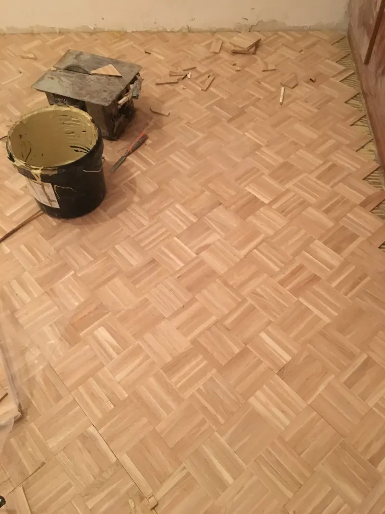 Parquet de roble en damas teñido en gris en Barcelona 3 pulir parquet