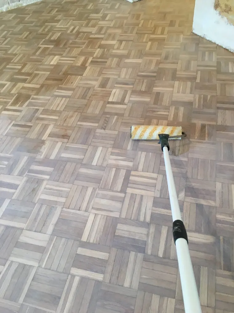 Parquet de roble en damas teñido en gris en Barcelona 5 Roble en gris