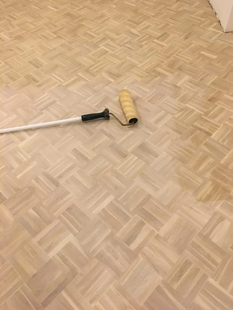 Parquet de roble en damas teñido en gris en Barcelona 6 Damas en gris