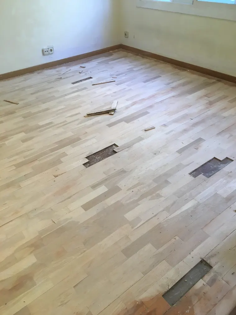 Reparación y teñido de parquet de roble en Barcelona 2 Parquet tablilla