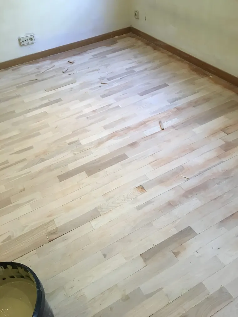 Reparación y teñido de parquet de roble en Barcelona 3 Reparar parquet