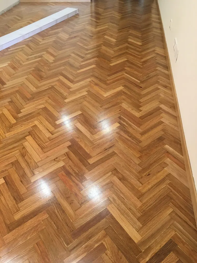 Restauración de parquet de roble en espiga en Barcelona 3 Parquet roble espiga