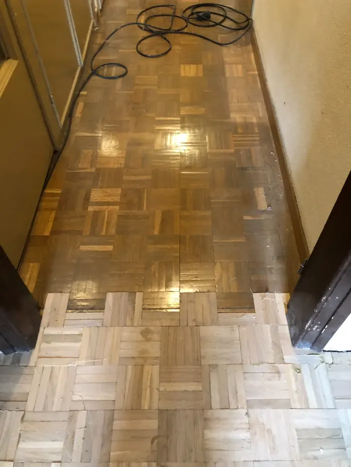 Antes: Pulido de parquet antiguo — Parque de Barcelona