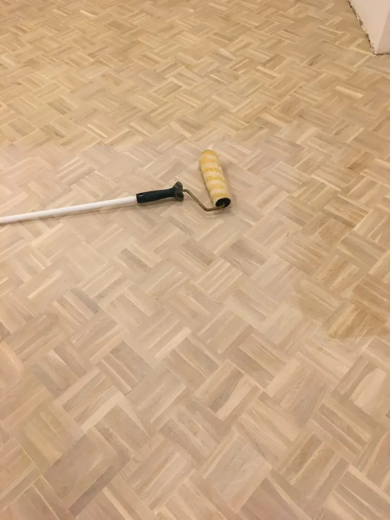 Pulido y barnizado de parquet en una vivienda de Barcelona 4 Barniz parquet Barcelona