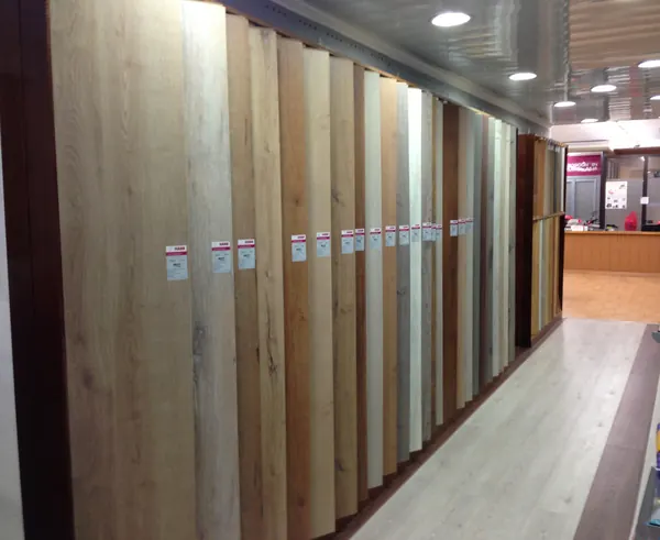 Quiénes Somos — Isma Decoració 1 Barnizado profesional de parquet en Barcelona por Isma Decoració